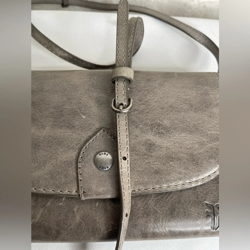 NWOT Frye Melissa gray Distressed Leather Flap Crossbody Wallet - Picture 11 of 11